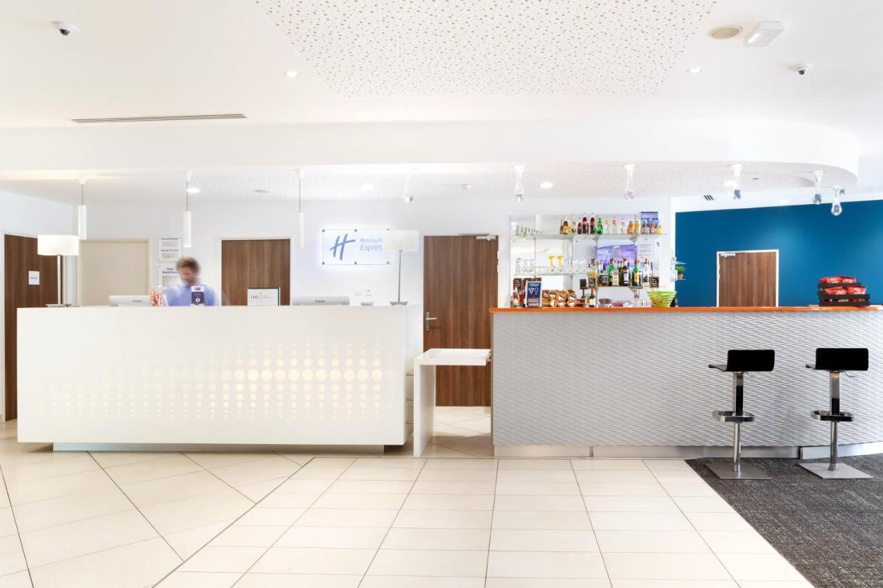 Holiday Inn Express Toulon - Est By Ihg Exterior foto