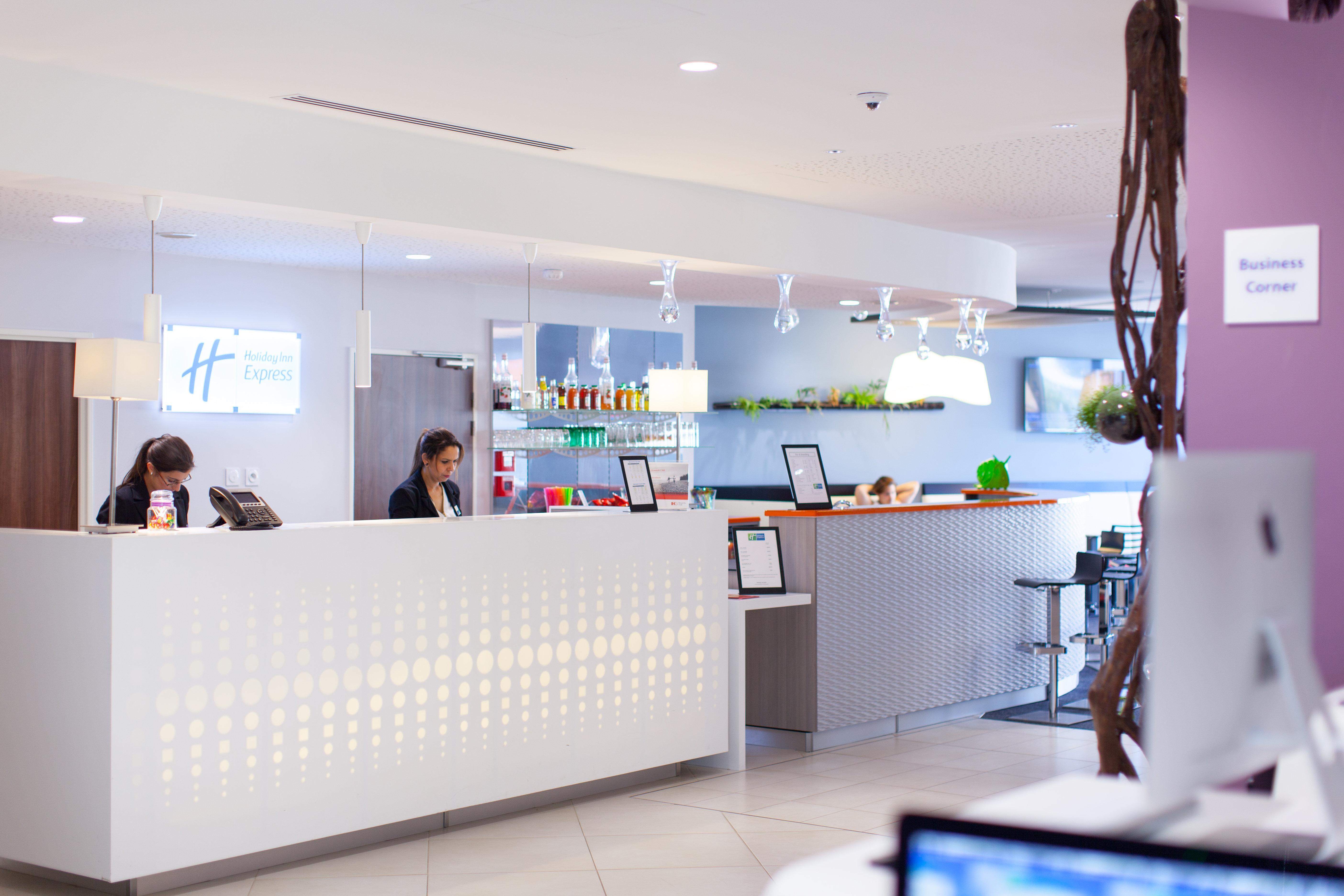 Holiday Inn Express Toulon - Est By Ihg Exterior foto